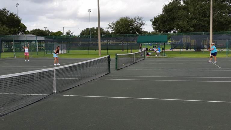 FEE TENNIS Park
