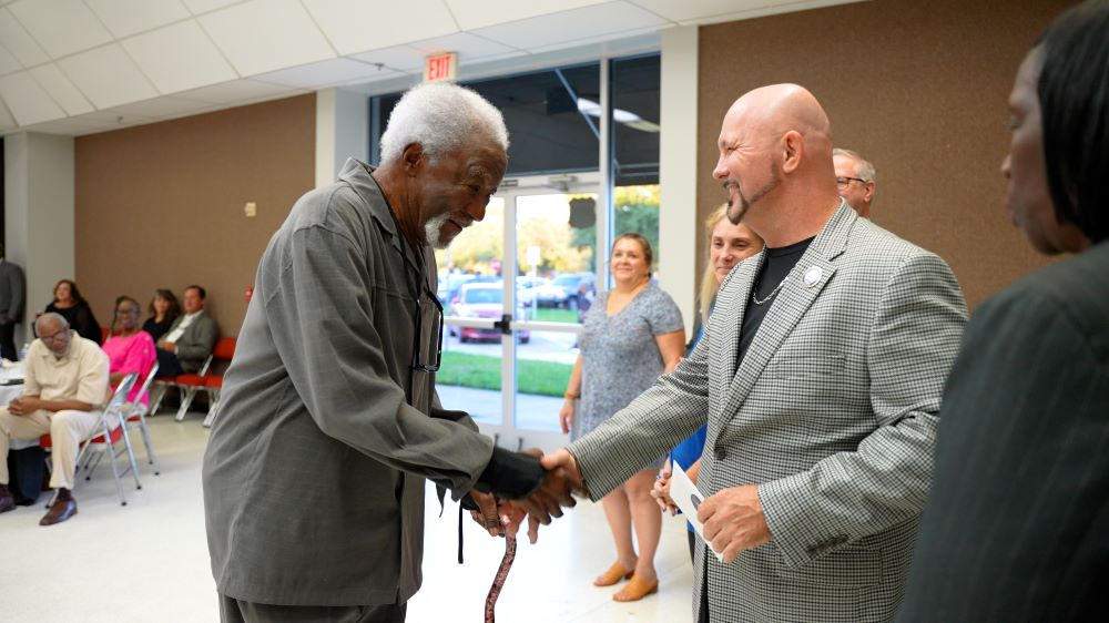 Mayor Alfrey shakes the hand of Charles Jackson at the 2023 Volunteer Board Reception.